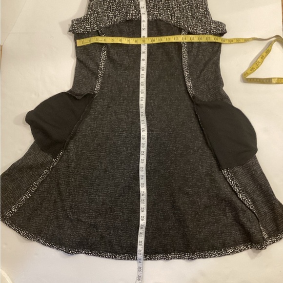 Cozy DKNY fall & winter black and white jumper dress Size 14 poly/rayon - Picture 9 of 12